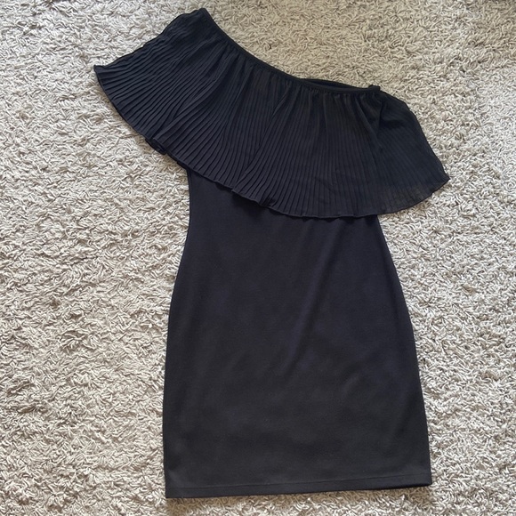 One shoulder chiffon mini dress - Picture 3 of 6